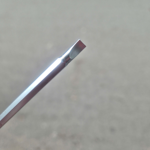 Tua vít 2 đầu dẹp và bake TOTAL THT250226 (5x135mm)