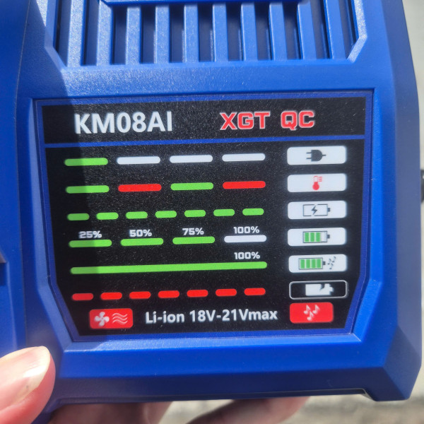 Sạc pin nhanh KINGBLUE KM08AI (18V-21V, AI thông minh)