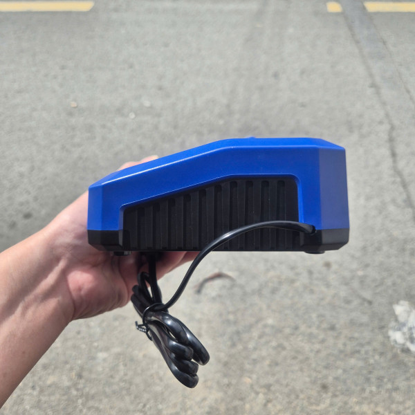 Sạc pin nhanh KINGBLUE KM08AI (18V-21V, AI thông minh)