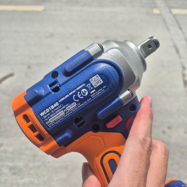 Máy siết bulong dùng pin 20V WADFOW WCD1B40 (Lực siết 400Nm) - 2 pin 2.0Ah và sạc