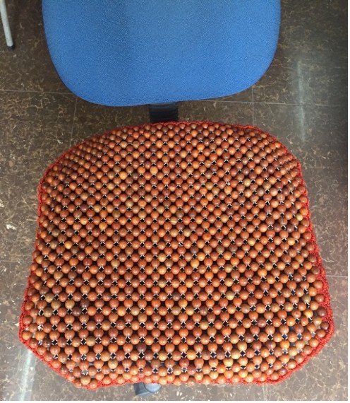 Lót ghế văn phòng gỗ hương bóng có viền( hạt 1.5cm)