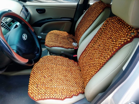 Đệm ghế ô tô bằng hạt gỗ Pơ mu kết diềm hạt 1,2cm -1.6cm DHG-PM1216