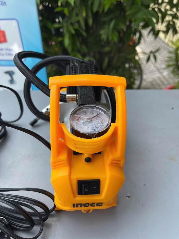 Dụng cụ bơm hơi lốp xe ô tô INGCO AAC1408