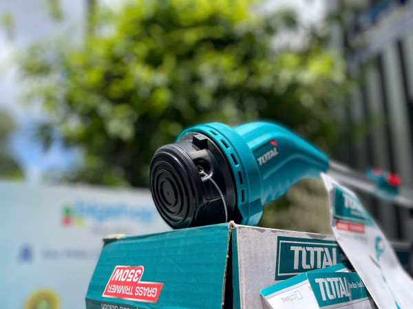 Máy cắt cỏ cầm tay dùng điện TOTAL TG103512 350W