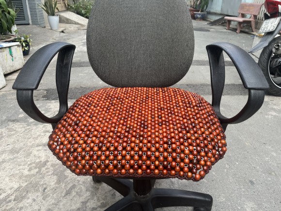 Lót ghế văn phòng mẫu mới hạt gỗ hương (hạt 1.4cm)