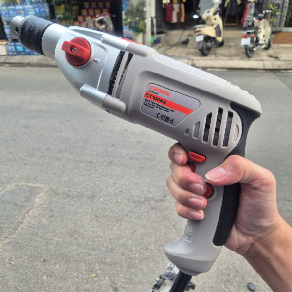 Máy khoan động lực CROWN CT10068, 1050W