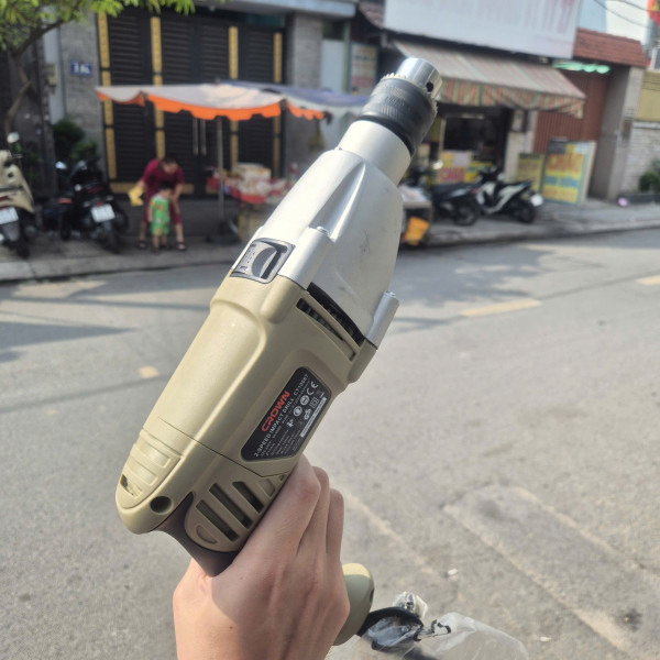 Máy khoan động lực Crown CT10067, cs 810W