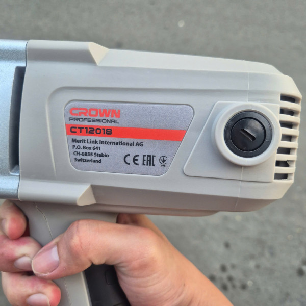 Máy vặn ốc xung lực Crown CT12018 (CS 900W, đầu tuýp 1/2