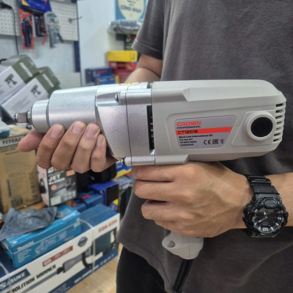 Máy vặn ốc xung lực Crown CT12018 (CS 900W, đầu tuýp 1/2