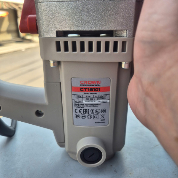 Máy khoan búa 1100W Crown CT18101
