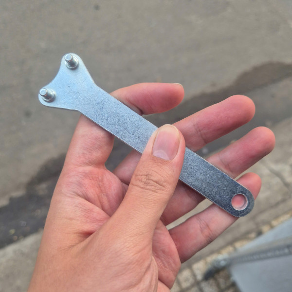 Máy mài góc 860W Crown CT13288, 100mm, công tắc bóp