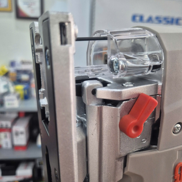 Máy cưa lọng Crown CT15189, CS 710W