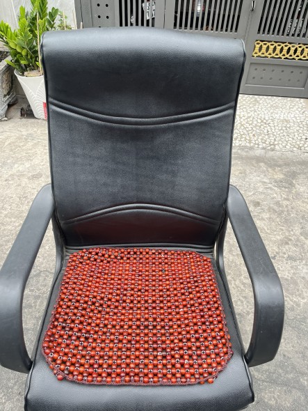 Lót ghế hạt gỗ hương Veni 1.2cm, đan viền đẹp, size 45 x45cm