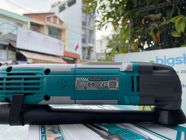 Máy cắt góc rung đa năng Total TS3006, có điều tốc