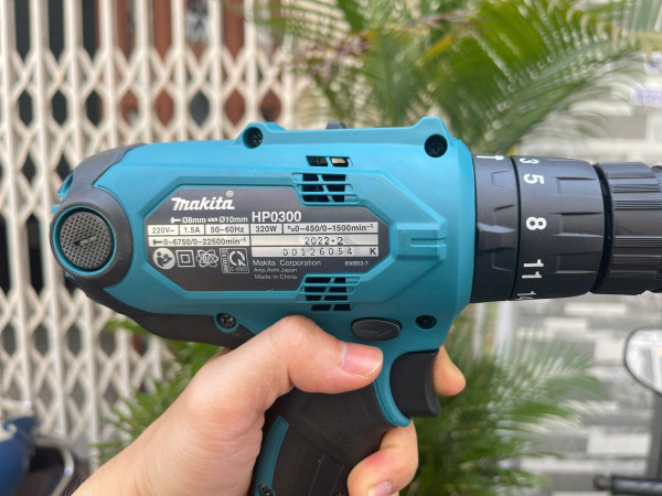 Máy khoan và vặn vít Makita HP0300