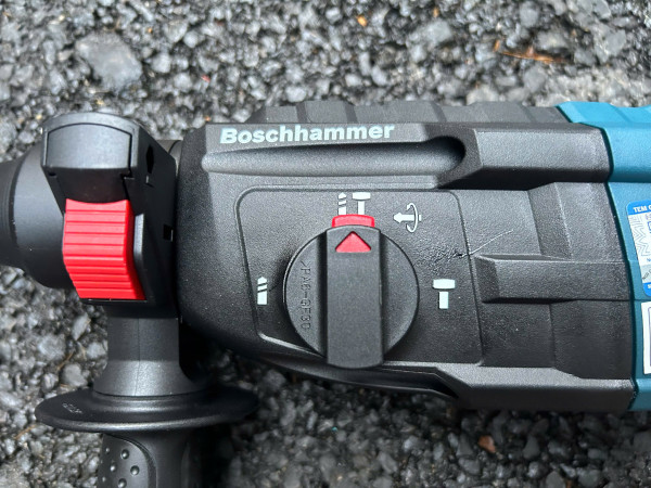 Máy khoan bê tông Bosch GBH2-24DRE  ( kèm phụ kiện)