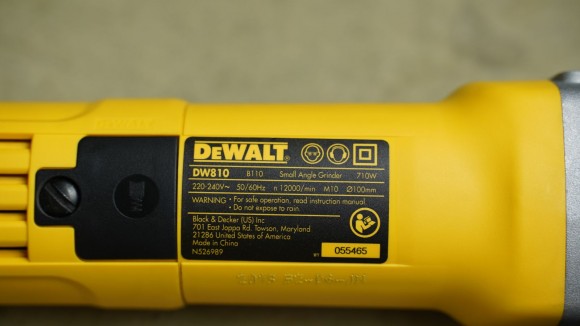 Máy mài cầm tay 710W Dewalt DW810B-B1