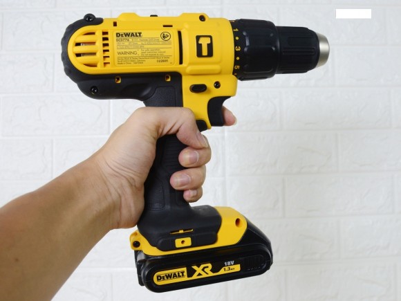 Máy khoan cầm tay 18V Dewalt DCD776C2- B1