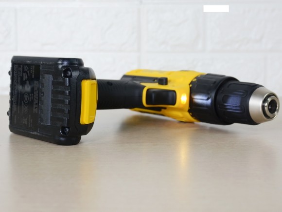 Máy khoan cầm tay 18V Dewalt DCD776C2- B1