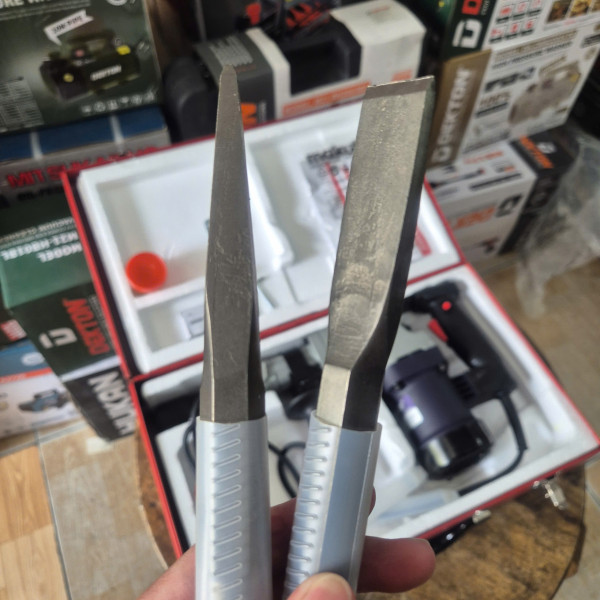 Máy đục bê tông 17 Ly  MAKUTE  1600W DH30A