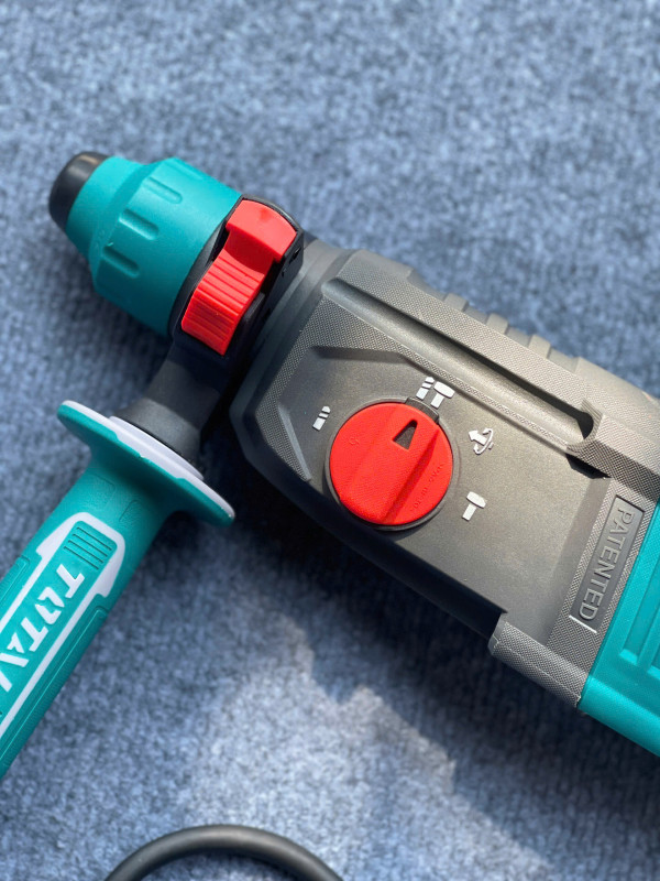 Máy khoan búa Total 950W mã TH309288