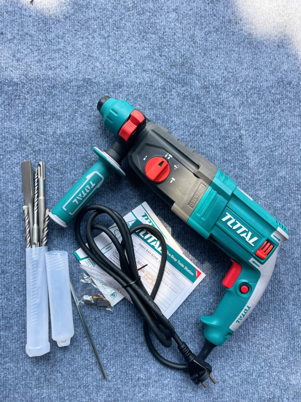 Máy khoan búa Total 950W mã TH309288