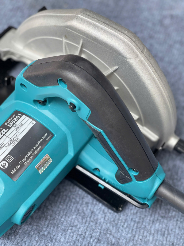 Máy cưa đĩa 1050W Makita M5801B 185mm