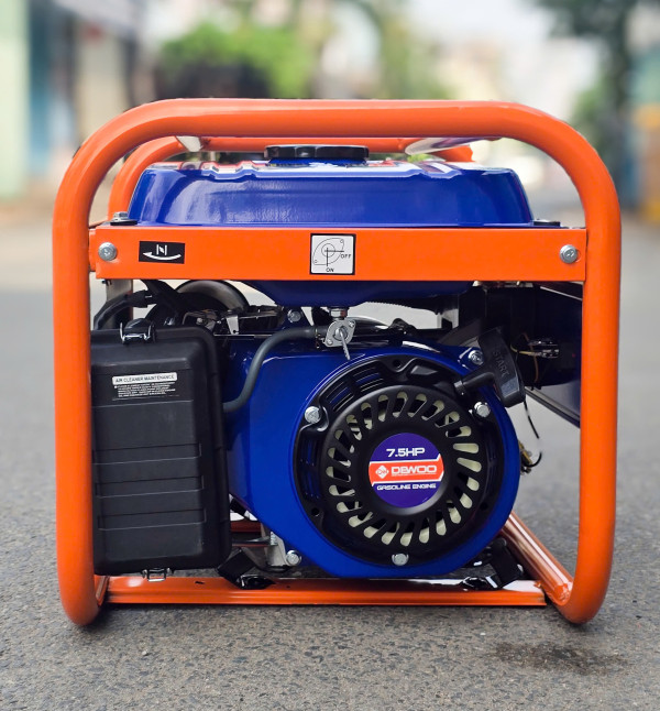 Máy phát điện chạy xăng 2.2KW Dewoo DW3500