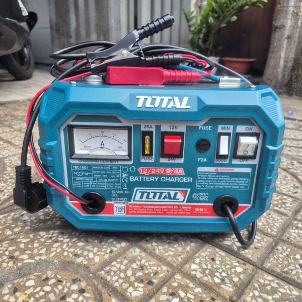 Máy sạc bình điện ắc quy TOTAL TBC1601