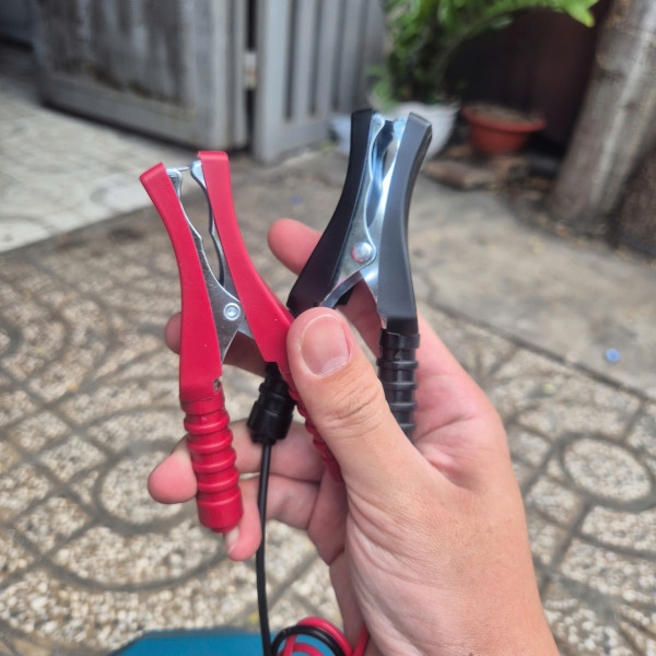 Máy sạc bình điện ắc quy TOTAL TBC1601