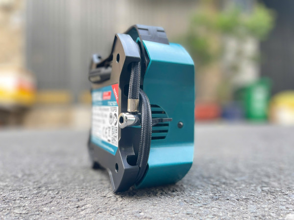 Máy bơm hơi ô tô Total TTAC1601, dùng nguồn 12V 