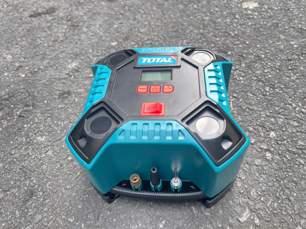 Máy bơm hơi ô tô Total TTAC1601, dùng nguồn 12V 