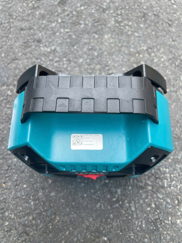 Máy bơm hơi ô tô Total TTAC1601, dùng nguồn 12V 