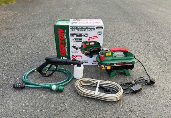Máy rửa xe Dekton có chỉnh áp DK-CWR2200PRO