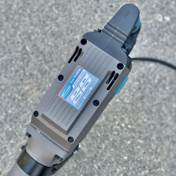 Máy đục bê tông 30Ly CLASSIC CLA8079A, CS 1700W