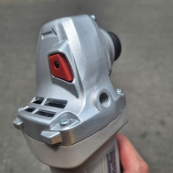 Máy mài góc Crown CT13559-100 (CS 650W, 100mm, công tắc đuôi)