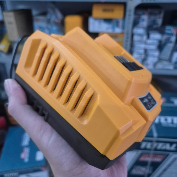 Đế sạc pin nhanh 20V/4.0Ah INGCO FCLI20411