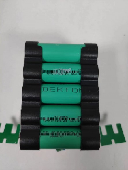 Pin Dekton 21V, 6Ah mã M21-B6000Plus - Loại tốt 
