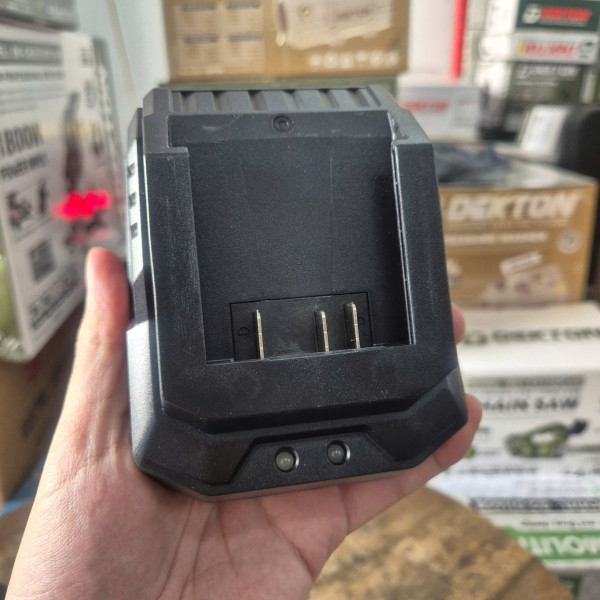 Máy cưa kiếm dùng pin 20V Dongcheng DCJF22 