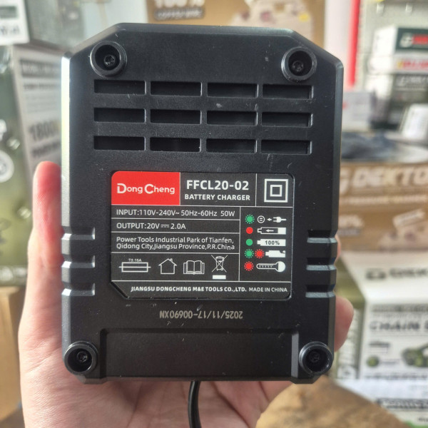 Máy cưa kiếm dùng pin 20V Dongcheng DCJF22 