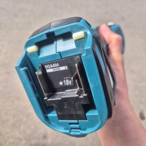 Máy mài góc dùng pin 18V MAKITA DGA404Z / DGA404RTJ2 (Đĩa 100mm)