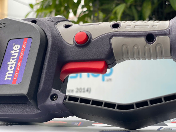 Máy cưa xích dùng pin Makute CEC111-8-BL, lam dài 20cm