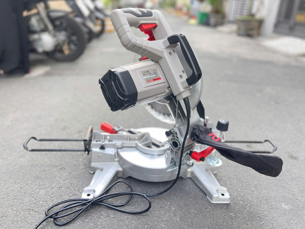 Máy cắt nhôm đa năng Crown CT 15262, cs 1800W, 255mm