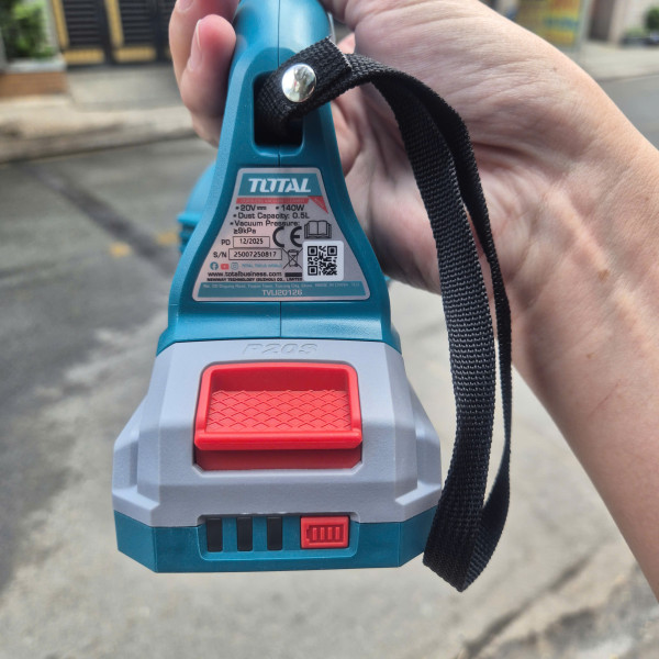 Máy hút bụi dùng pin Lithium 20V TOTAL TVLI20126 (1 pin 2AH, 1 sạc, 500ml)