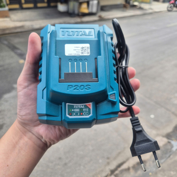 Máy hút bụi dùng pin Lithium 20V TOTAL TVLI20126 (1 pin 2AH, 1 sạc, 500ml)