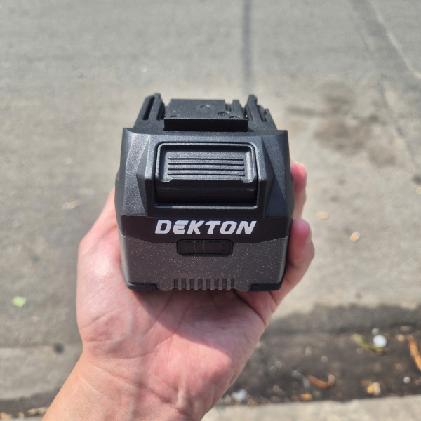 Pin Dekton 21V 4.0Ah M21-B4055A ( xanh, xám) 55A