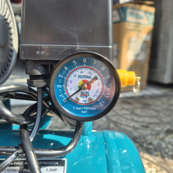 Máy nén khí không dầu Total TCS1110152T, 15L