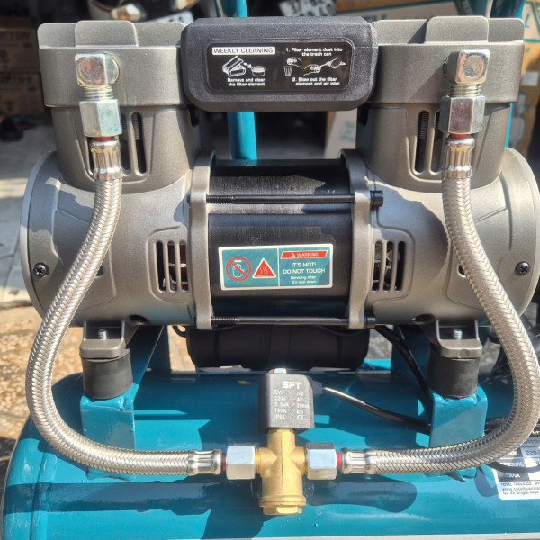 Máy nén khí không dầu Total TCS1110152T, 15L