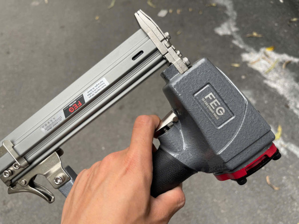 Máy bắn đinh T (F) chạy hơi FEG EG-F30G, 3Ccm