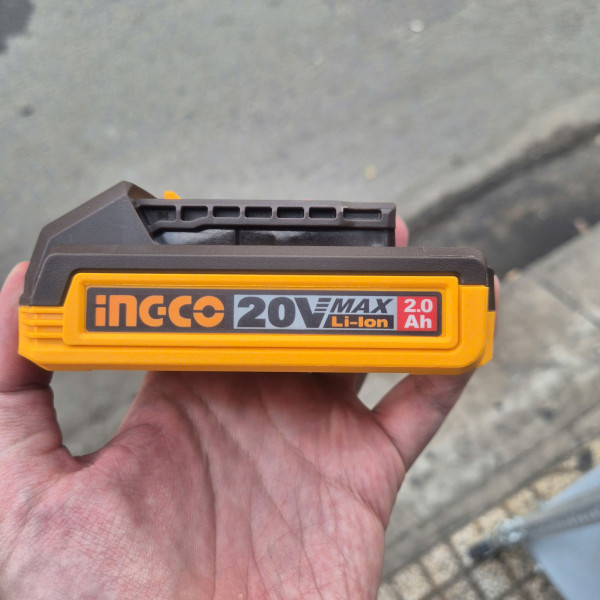 Dụng cụ bơm và kiểm tra lốp xe ô tô dùng pin Lithium 20V INGCO CACLI2018